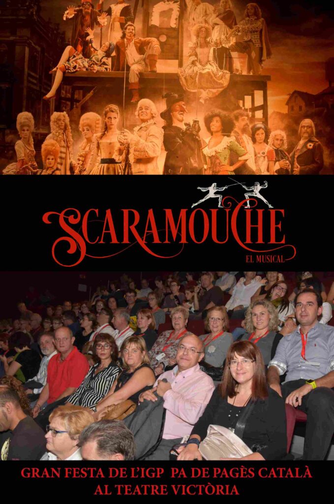 El Teatre Victòria rep els 60 premiats de la promoció Scaramouche.